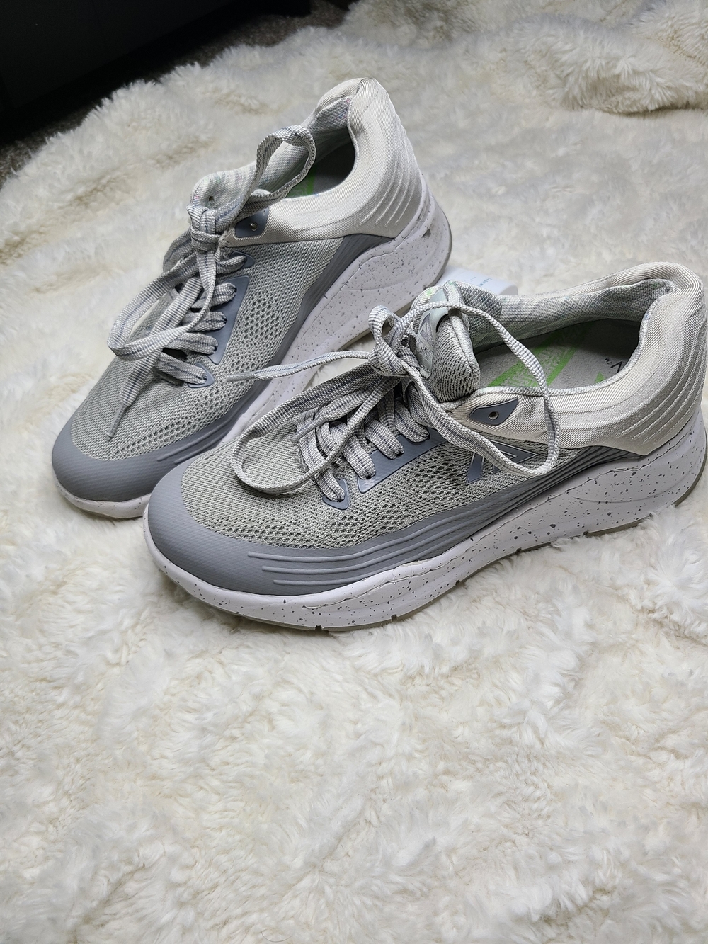 Women's Light Gray Breathable Sneakers with Cushioned Speckle Midsole